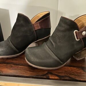 John Fluevog Black Booties with V-Shaped Opening and Low Stacked Heel